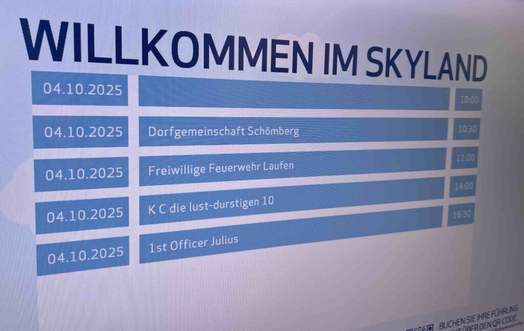 Die Dorfgemeinschaft ist auf der Begrüßungstafel ganennt